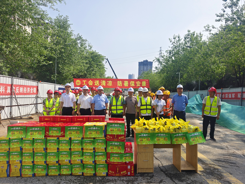 集團(tuán)副總經(jīng)理倪丹慰問(wèn)嘉來(lái)建工 集團(tuán)副總經(jīng)理倪丹慰問(wèn)嘉來(lái)建工