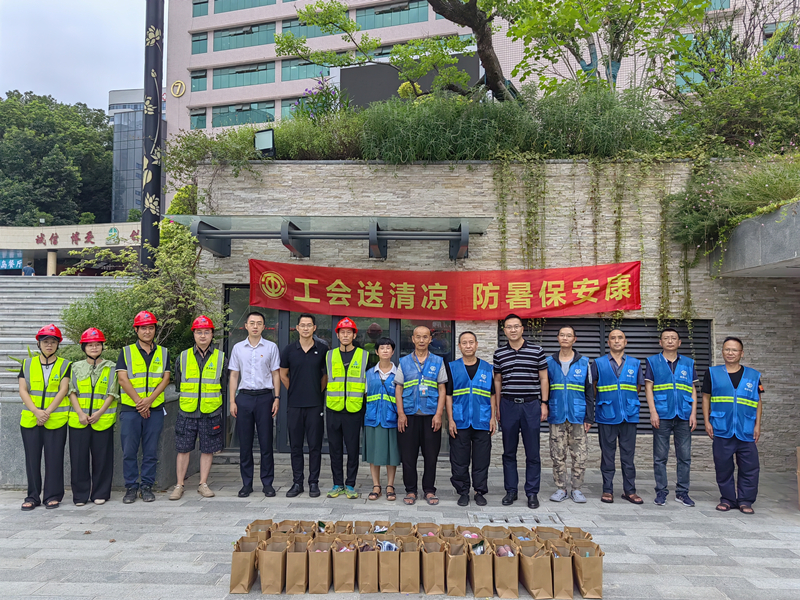 集團(tuán)副總經(jīng)理余佰宣慰問(wèn)停車公司 集團(tuán)副總經(jīng)理余佰宣慰問(wèn)停車公司